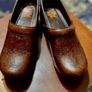 Brown XP Dansko Size 38